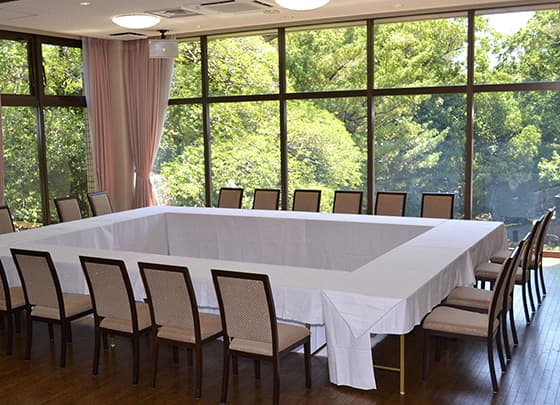 会議や展示会にも対応する宮美殿の会場